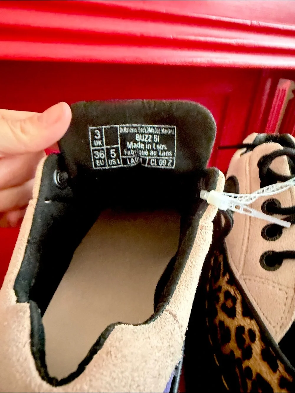 🆕✌🏼Brand New Dr. Martens 90s Buzz 5-eye Beige Suede & Leopard Print Fur Panels.